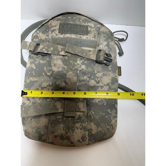 Camelback Hydration Pack Maximum Gear Made In USA R001FW Hiking Military - Picture 7 of 7